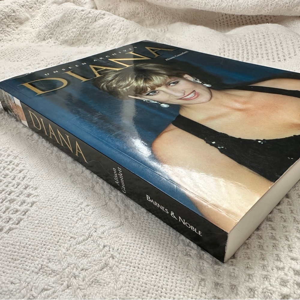 Diana - Unseen Archives by Alison Gauntlett - Picture 8 of 9
